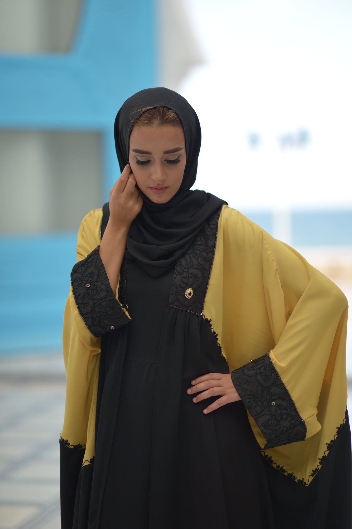 Détail de la manche brodée de la robe Humeyrah d'ARWA